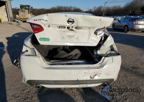 2016 Nissan Altima 2.5 z USA, uszkodzony, nr VIN 1N4AL3AP0GN375821